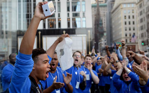 Продажи iPhone 5S и iPhone 5C установили исторический рекорд