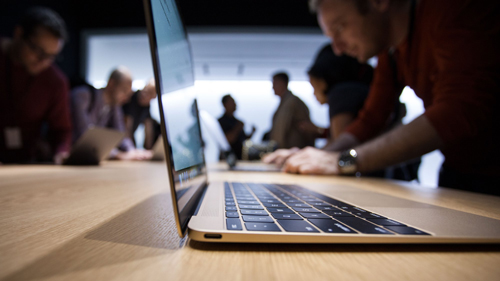 Как MacBook работает 10 часов без подзарядки
