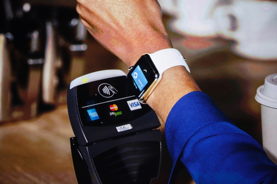 Влітку в Україні запрацює Apple Pay
