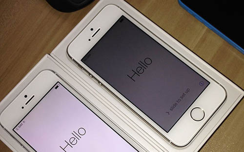 Появились первые фото распаковки iPhone 5S