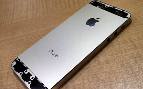 Появилось фото корпуса золотистого iPhone 5S