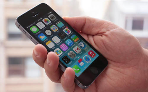 Появились первые обзоры iPhone 5S и iPhone 5C