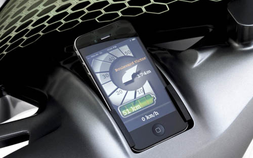 iPhone вместо приборной панели скутера