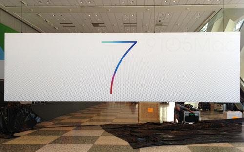 Apple вывесила баннера iOS 7 и OS X в Москоне-центре